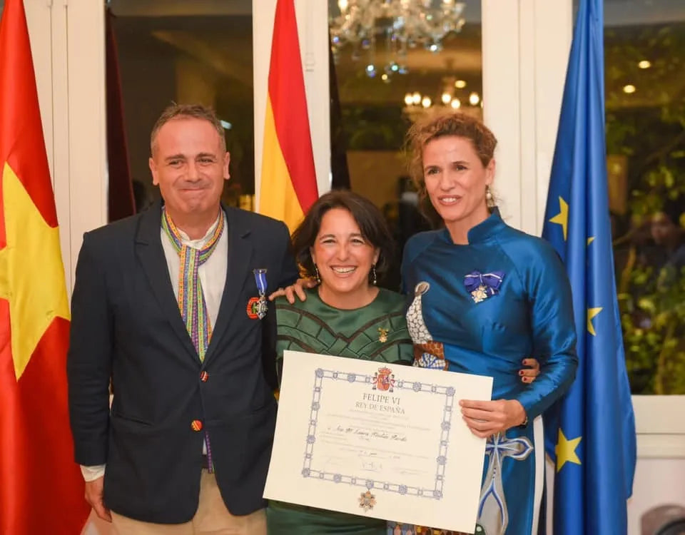 Diego Cortizas and Laura Fontan receiving Spain's Medal of Civil Merit, 2021